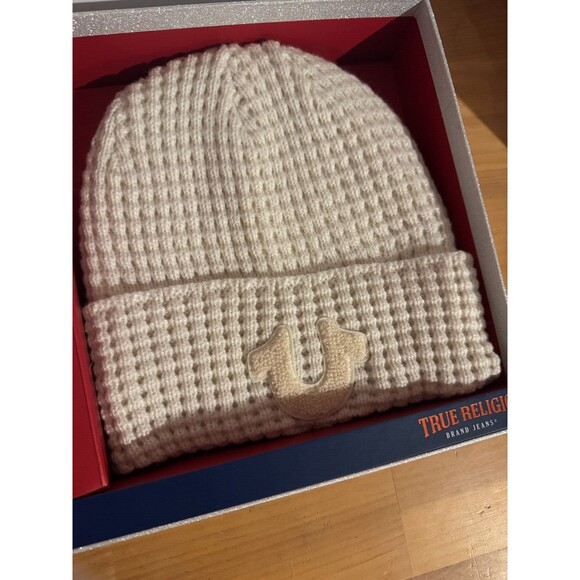NIB TRUE RELIGION 2 PIECE GIFT SET KNIT SCARF AND HAT HORSESHOE LOGO CAMEL TAN - Picture 3 of 5